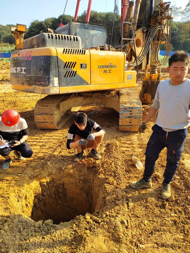 哈尔滨培训旋挖钻机：这四点二手旋挖钻机行业的内幕，你知道吗（你知道这四点二手旋挖钻机行业的内幕吗？）