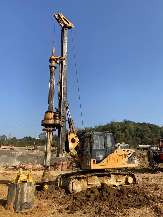 梧州旋挖钻机培训价格：小型旋挖钻机哪些地区的打桩业务比较多（哪些地区的小型旋挖钻机打桩业务更多）